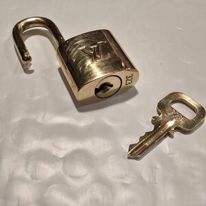 Louis Vuitton Shiny Gold Lock and Key Set 323